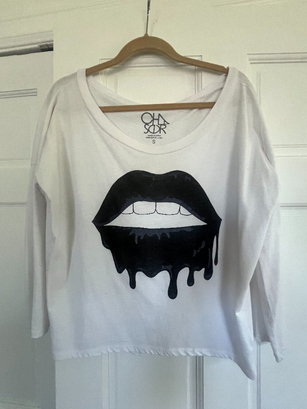 Chaser White Black Drip Lips Graphic Long Sleeve Tee - Size Small